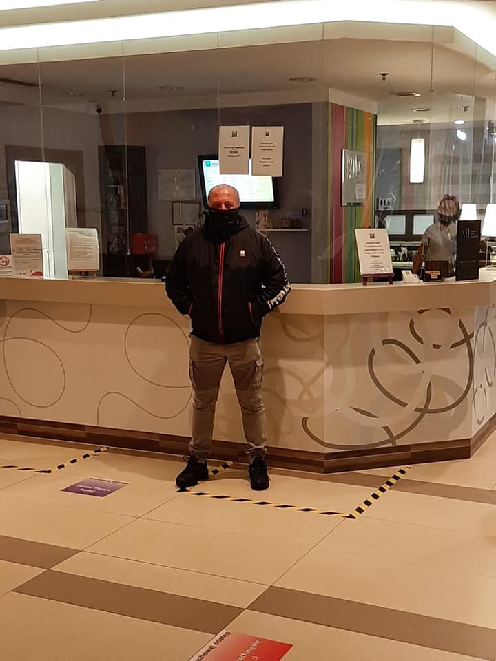 Weryfikacja w budynku usługowym