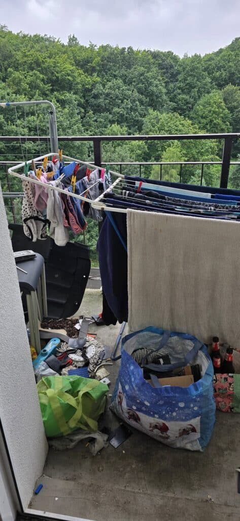 Balkon i rzeczy pozostawione w lokalu